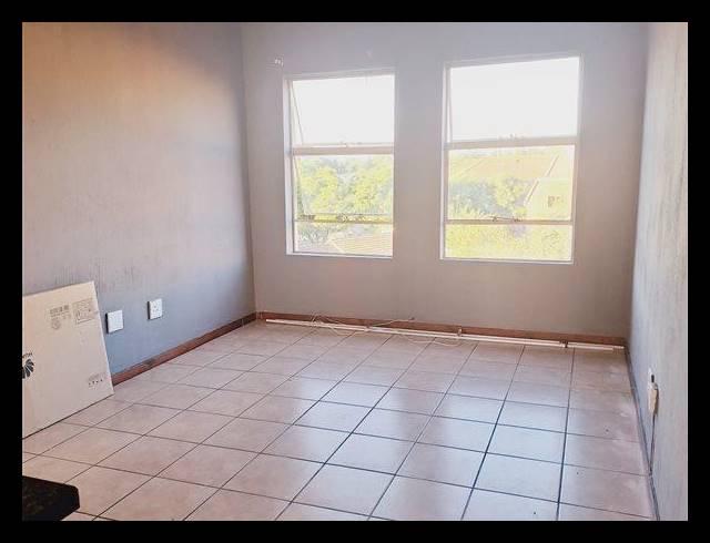 2 BEDROOM APARTMENT FOR SALE IN KEMPTON PARK CENTRAL